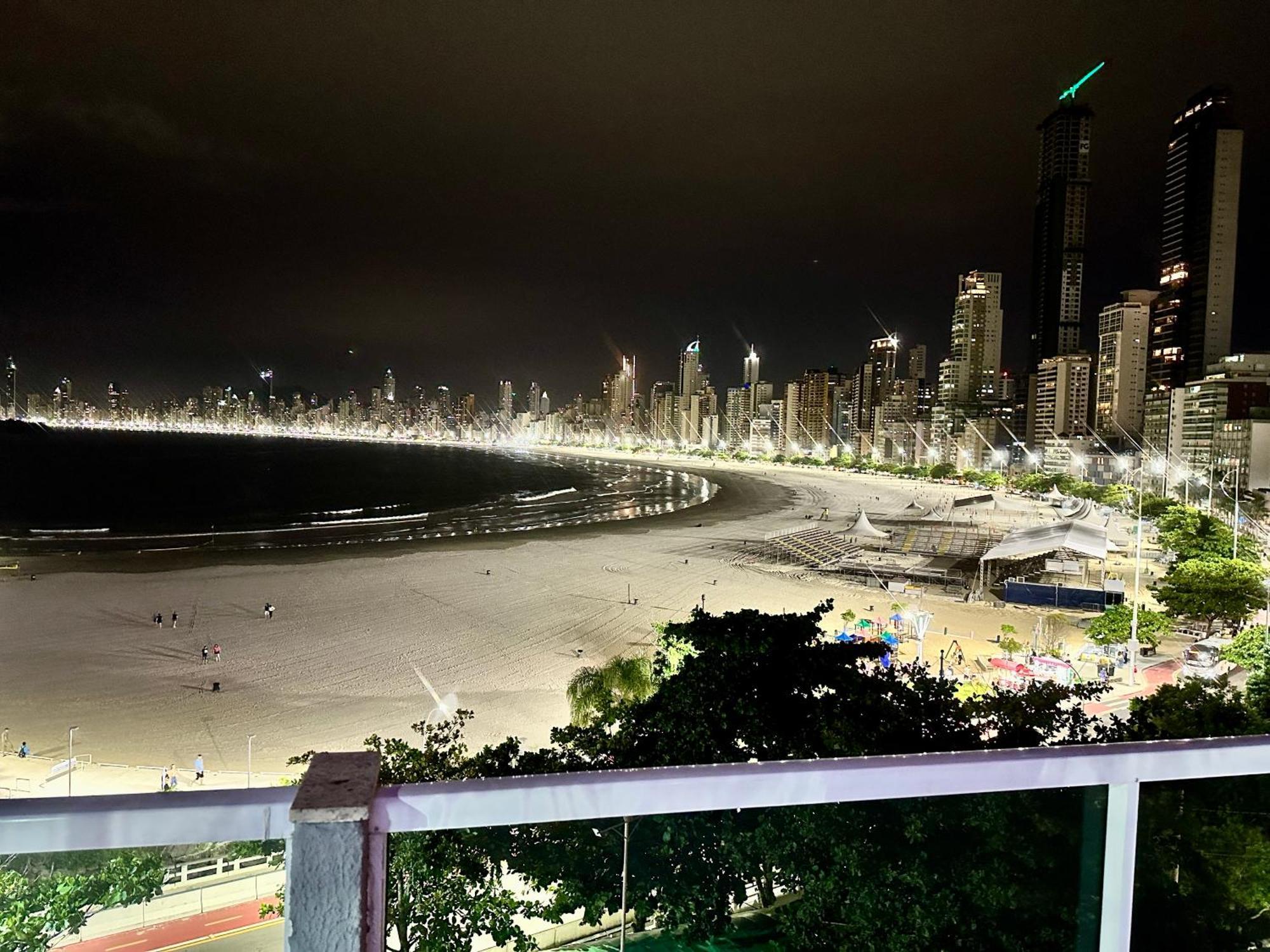 Roda Gigante, Garagem E Piscina Balneário Camboriú Eksteriør billede